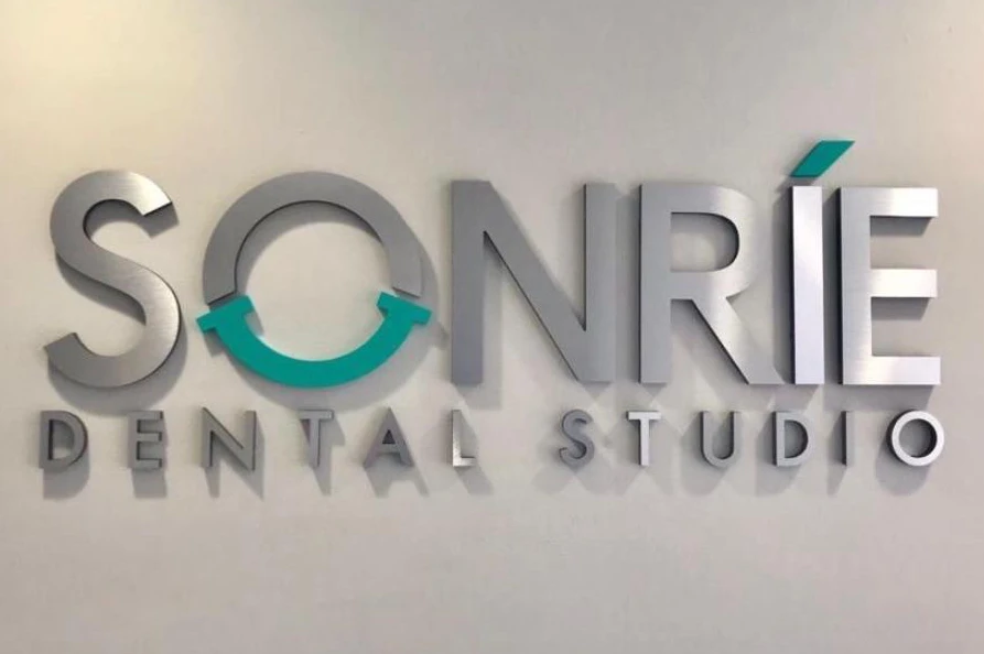 printing signs sonrie dental studio