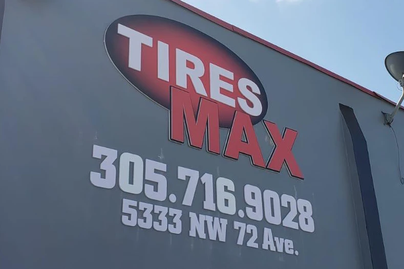 printing signs tires max